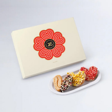 Lucullus Puff Pastry Gift Box Strawberry, Mango and Fig 18 Pieces