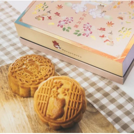 Yan Wo Tong White Lotus Seed Paste with Double Egg Yolks Mooncake 4 pieces