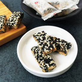 Kee Wah Bakery Black Sesame with Melon Seed Candy 180g