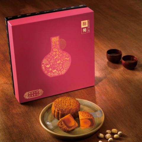 Lei Garden White Lotus Seed Paste Mooncake with Double Yolks 4 pieces